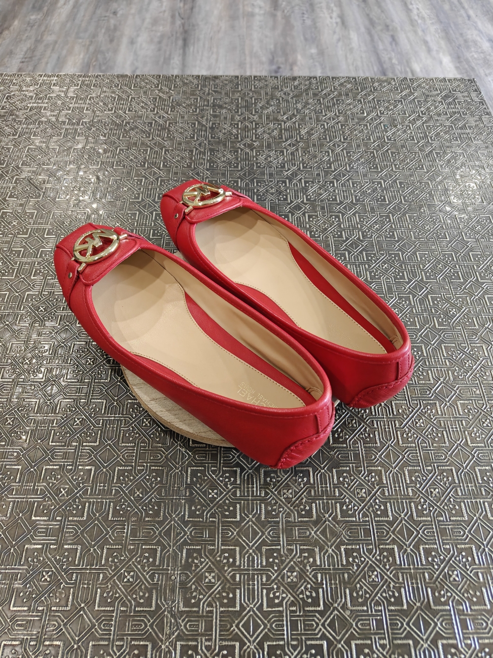 🐢 Michael Kors Fulton Moc leather flats Driving Shoe. Red With Gold Medallion - Picture 5 of 9
